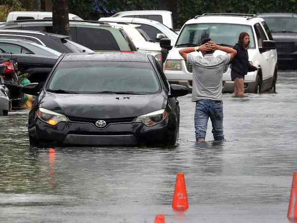 Heavy Rain Hits Florida, Flooding Strands Miami Vehicles