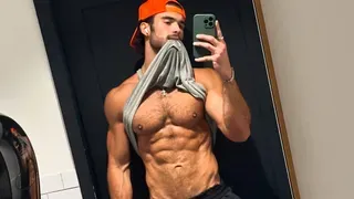 From Fit to Fire: Influencer Hunter McVey Offers Super Sexy 'Physique Update' for Fans